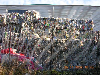 25.11.2004 - Radlader lädt Kunststoffabfälle um